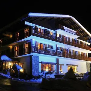La Chaumiere Hotel